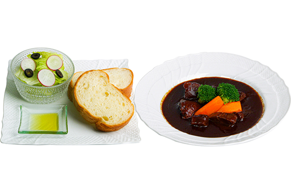 ビーフシチューとレタスサラダ・チーズパン添え ¥1,800