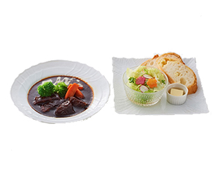 ビーフシチューとレタスサラダ・チーズパン添え ¥1,800